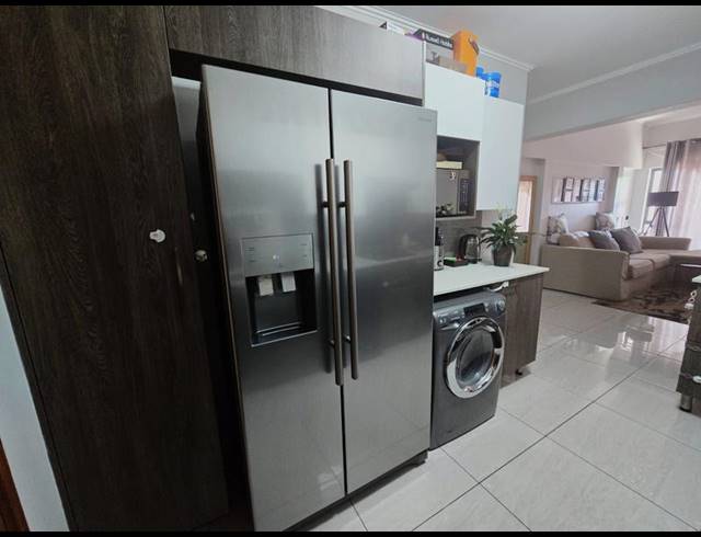 3 BEDROOM APARTMENT FOR SALE IN GLEN MARAIS